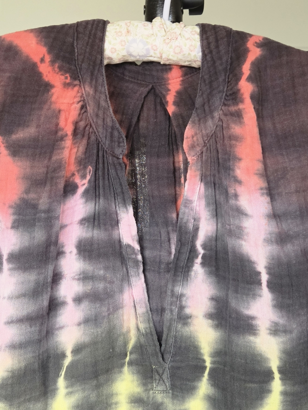 Boho Chic Tie-Dye Tunic - Muslin Cotton Short Sleeve Frayed Hems - Picture 4 of 7